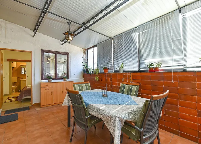 Gostinjska kuća 2150 3*