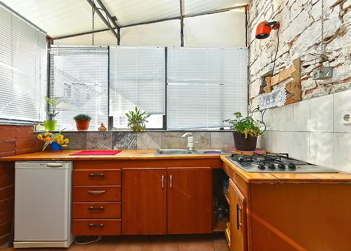 2150 Gostinjska kuća