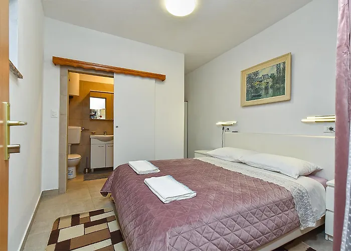 2150 Gostinjska kuća 3*