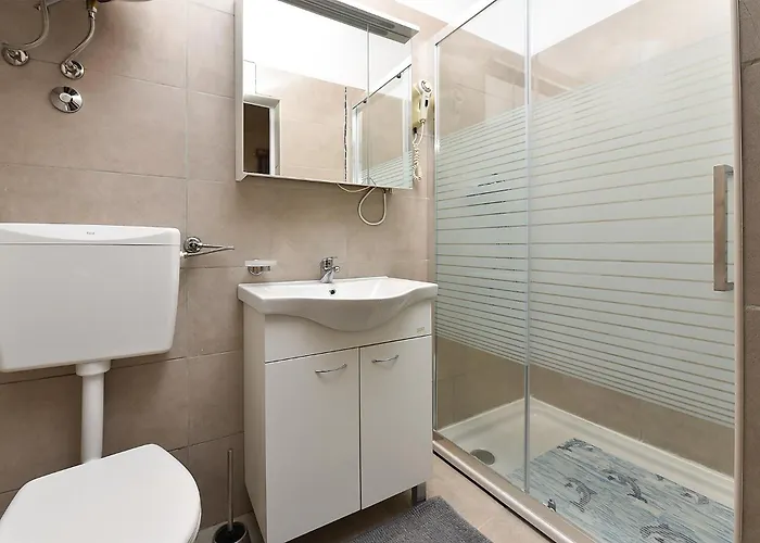 2150 Gostinjska kuća 3*